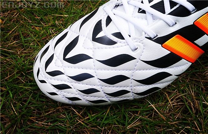 【足球鞋图解】adidas 11pro wc fg 巴西世界杯"斗战圣靴"白黑橙配色