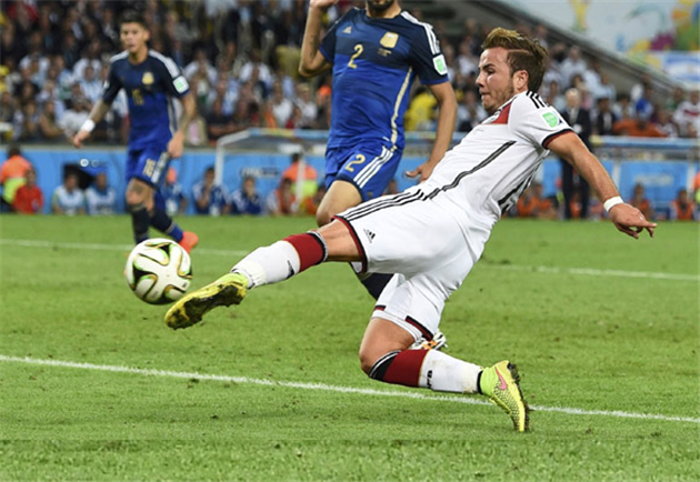 格策为慈善拍卖世界杯决赛进球靴