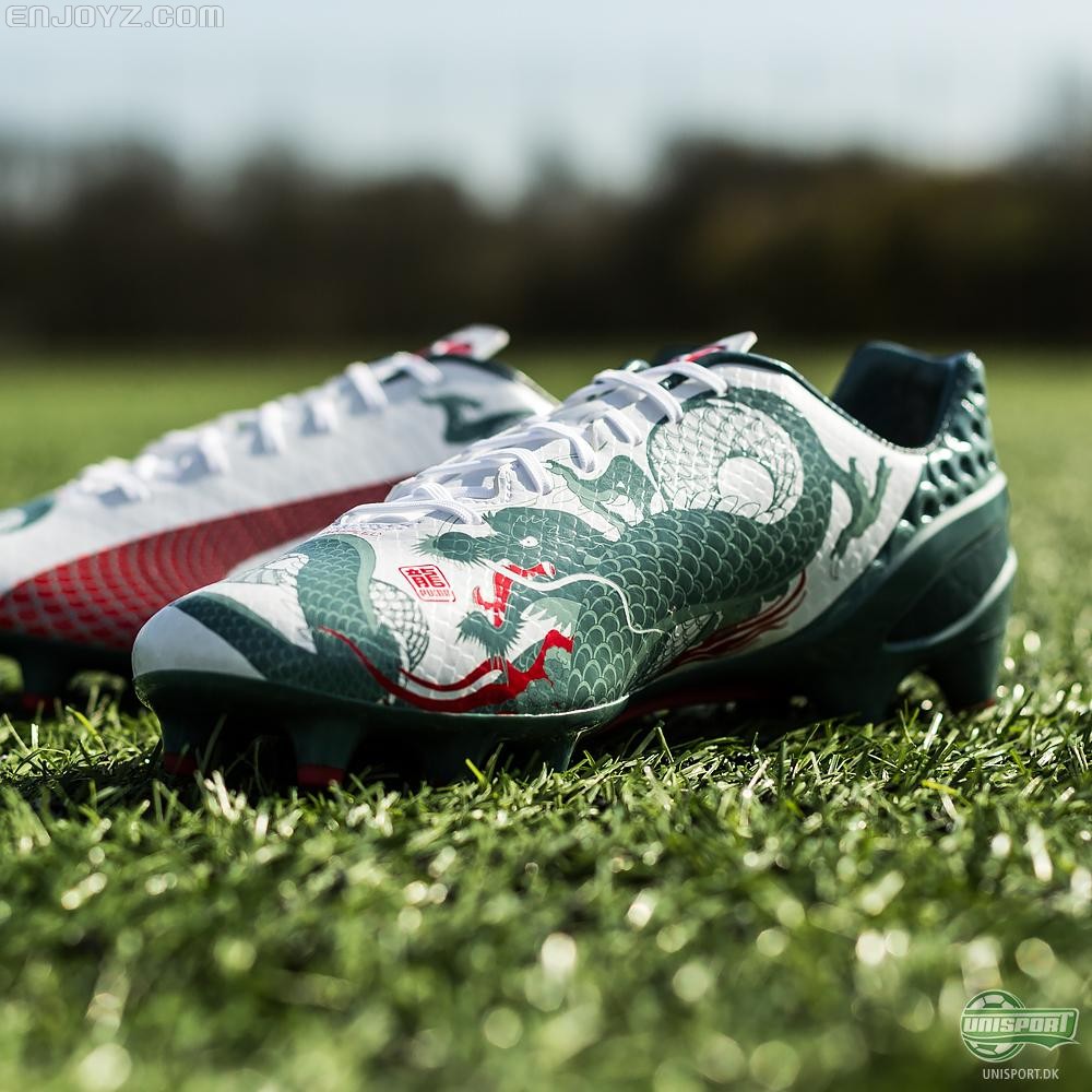 近观彪马evospeed 1.3"龙"配色足球鞋