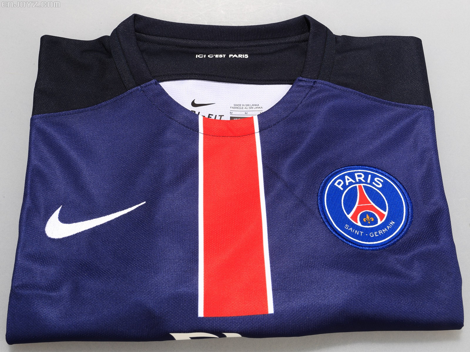 Stüssy联手巴黎圣日耳曼推出联名球衣 - 球衣 - 足球鞋足球装备门户_ENJOYZ足球装备网
