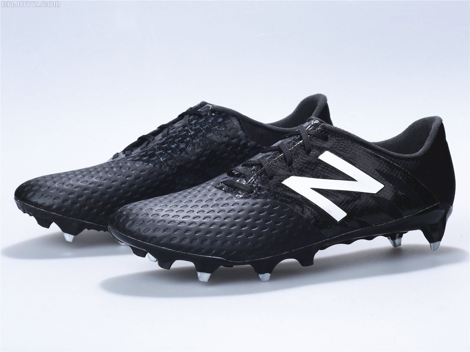 new balance furon pro sg 全黑伪装测试足球鞋