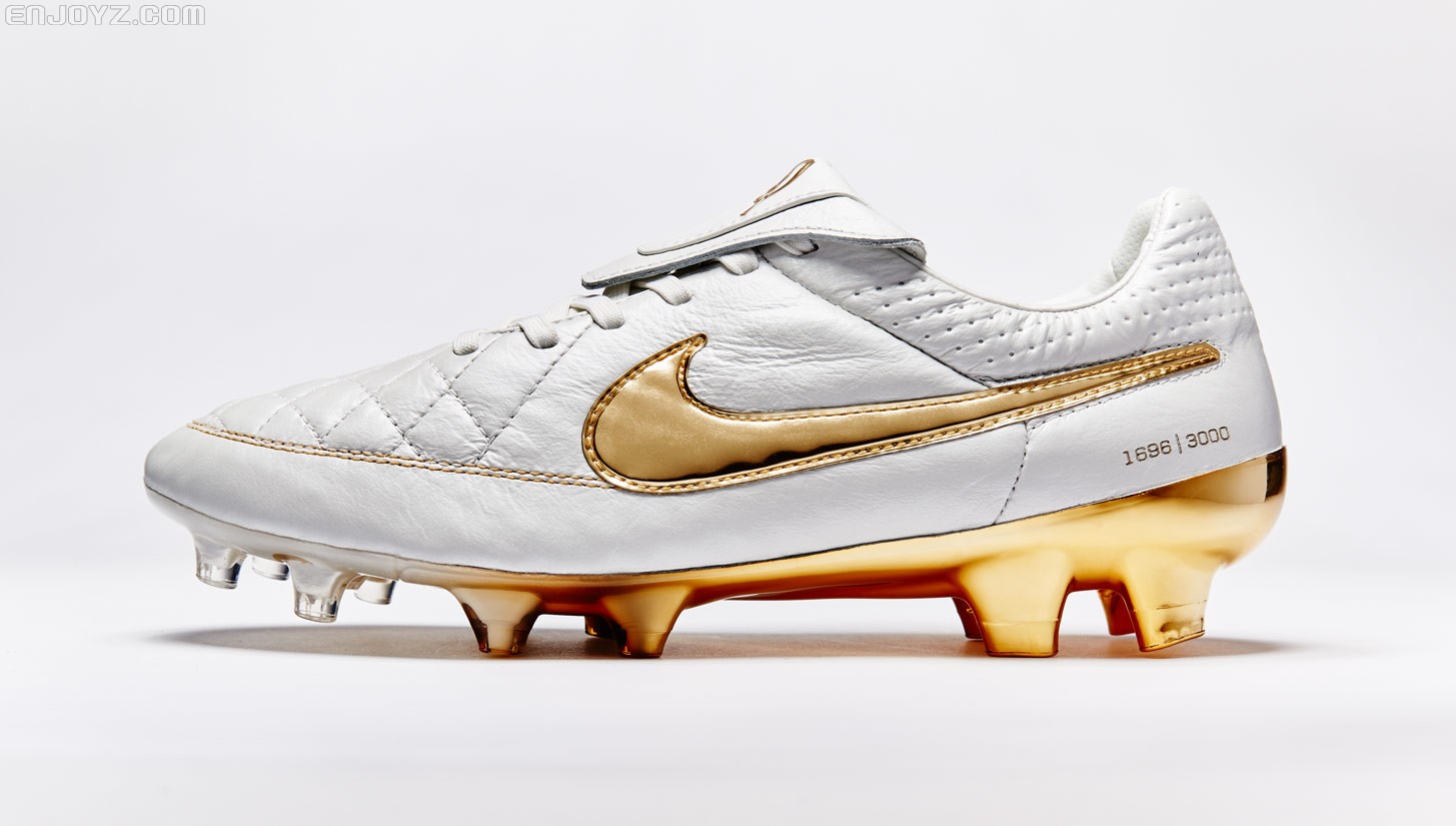 近观nike tiempo legend v "touch of gold"足球鞋