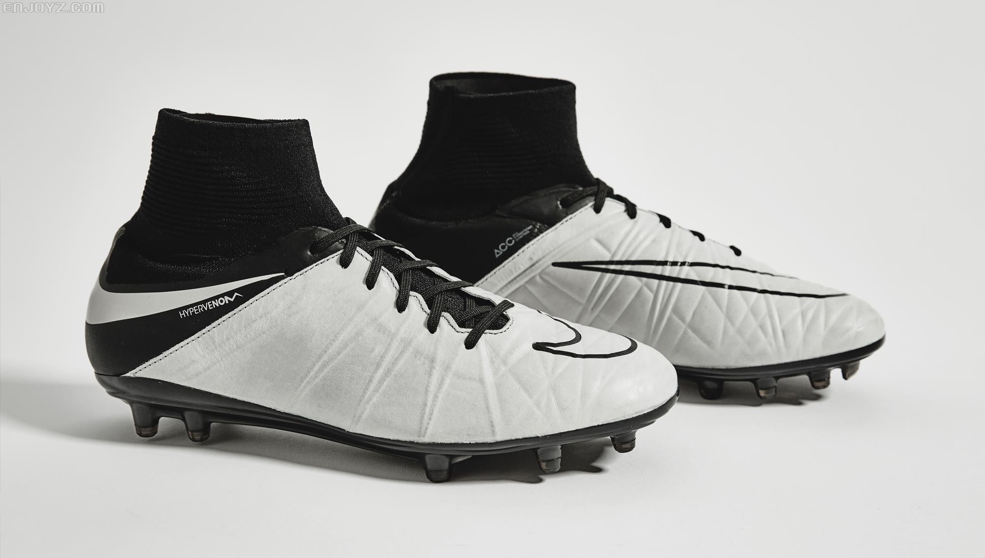 耐克Tech Craft套装足球鞋发布第三款配色