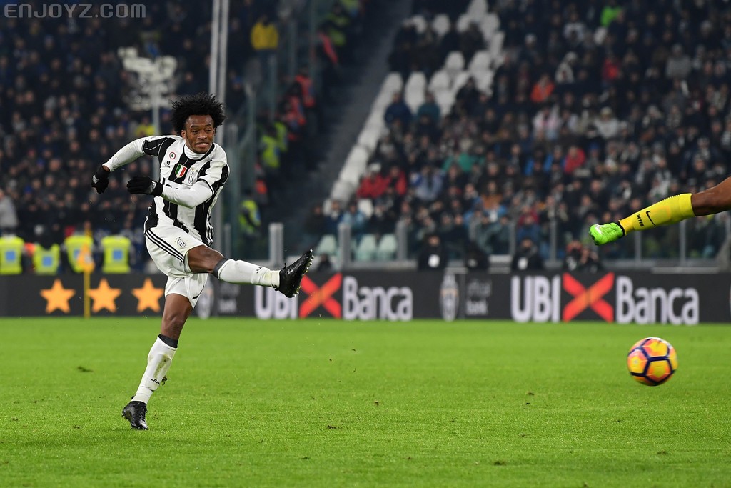 夸德拉多也穿涂黑战靴!又一位合约到期球员? 