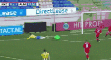 gif|假球都没你这么踢的!门将灾难性举动葬送球队附加赛资格