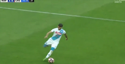 gif|那不勒斯后场遇逼抢玩倒脚?是你你踢得出来吗?