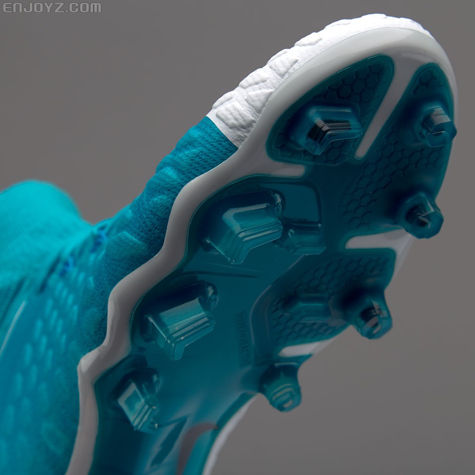 不同场地 选对球鞋很重要 - 足球鞋价格_导购