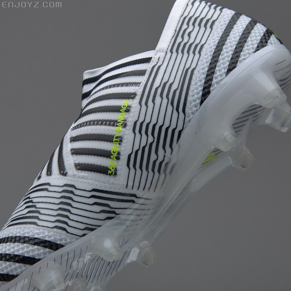 不同场地 选对球鞋很重要 - 足球鞋价格_导购