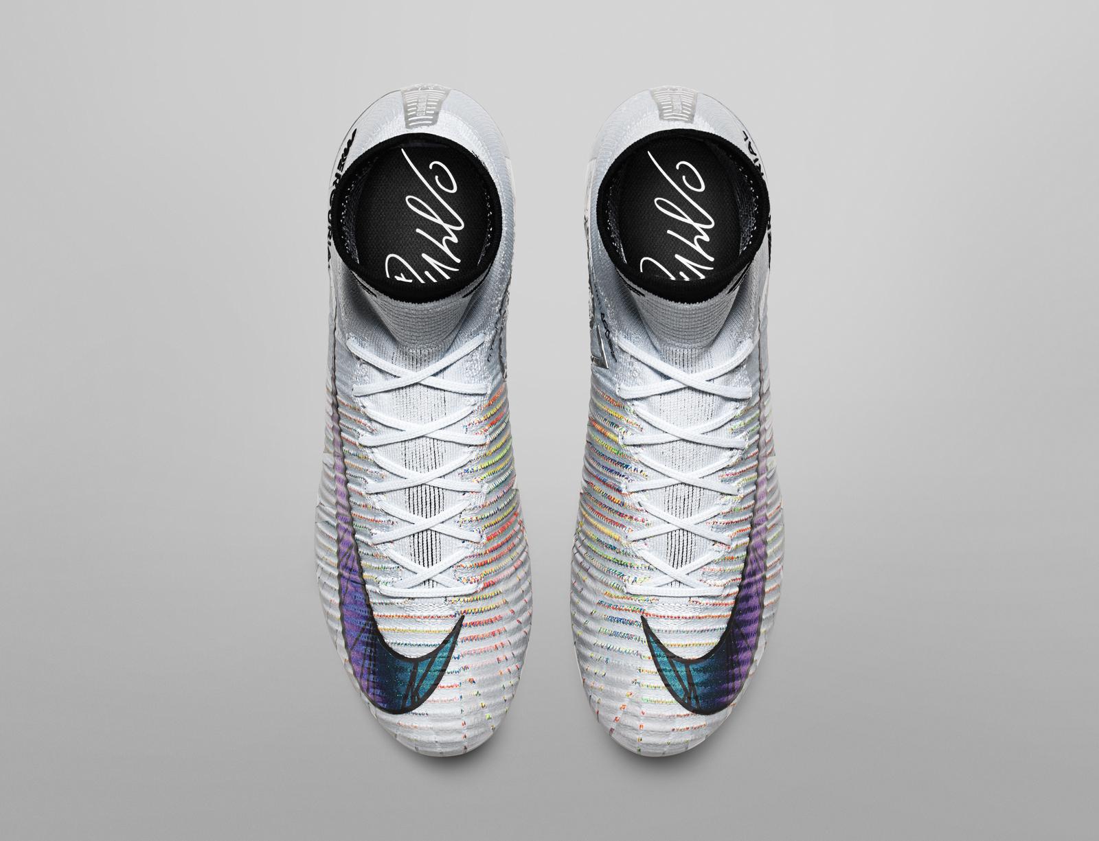 耐克发布限量mercurial cr7 melhor足球鞋