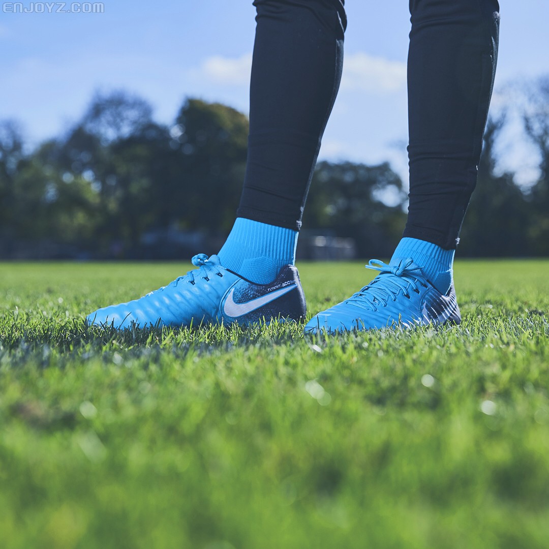 耐克火与冰系列足球鞋正式发布