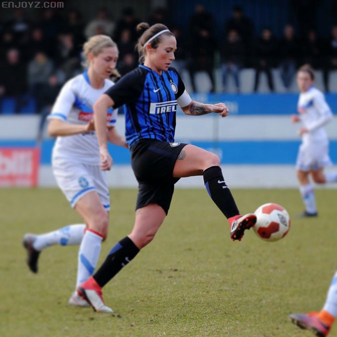 雷吉娜·巴雷西成为阿迪达斯首位意大利女足签