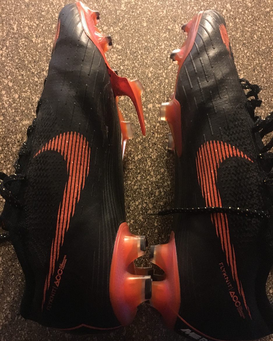 鞋底易开胶?Nike Mercurial 360足球鞋再曝问题