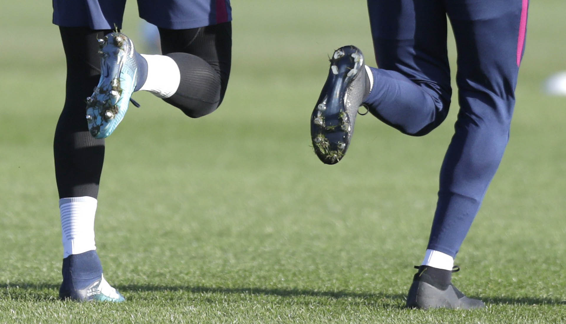 德布劳内训练中上脚全黑nike phantom vision足球鞋 球鞋 足球鞋