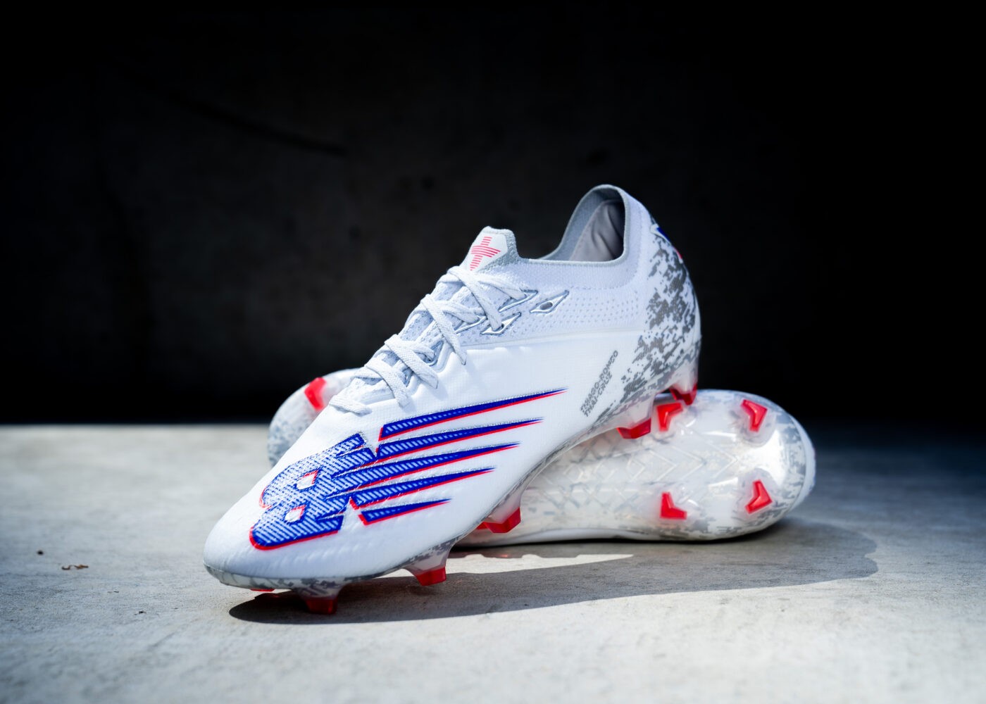 new balance为斯特林推出全新个人专属furon 6 足球鞋