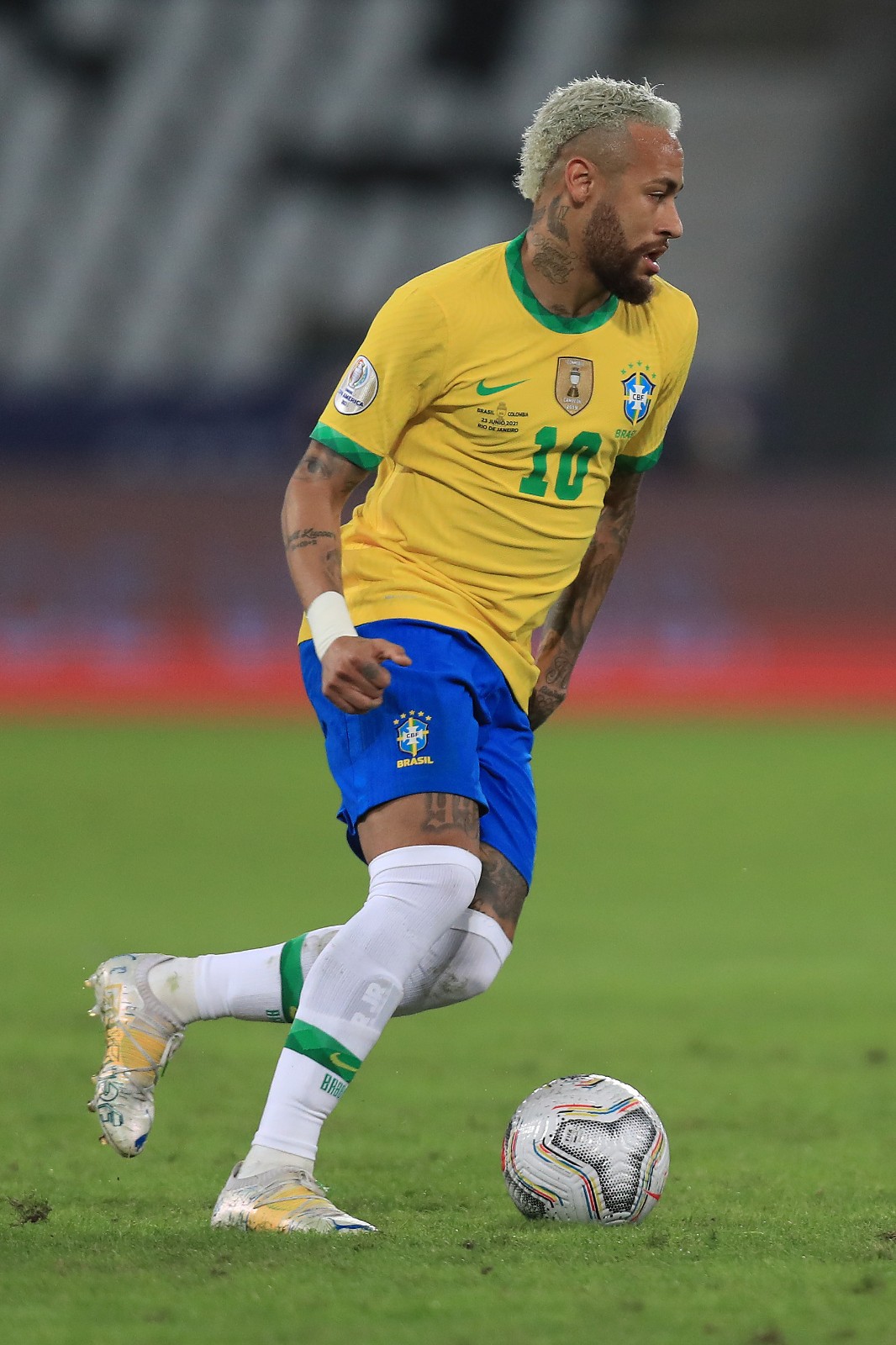 1njr"brazil"足球鞋> 作为puma足球头牌代言人,内马尔参加美洲杯当然