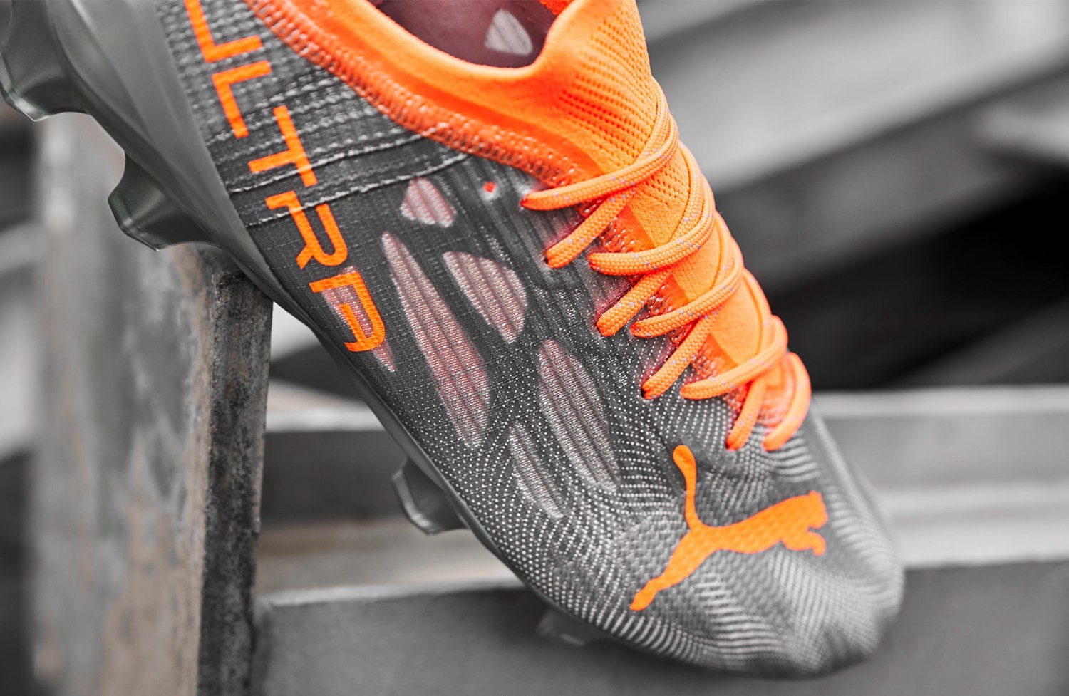 近观pumaultra14instinct足球鞋