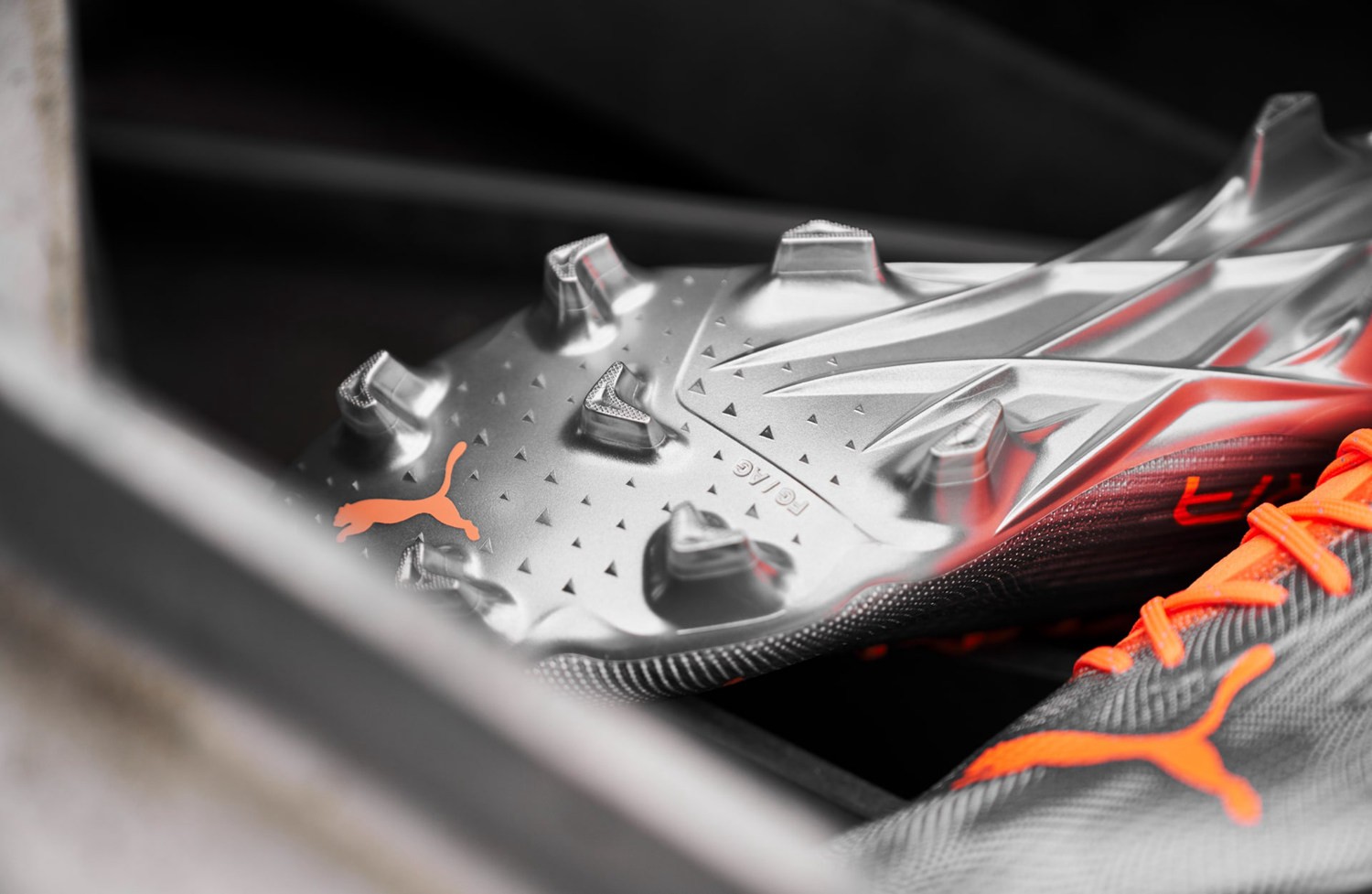 近观pumaultra14instinct足球鞋