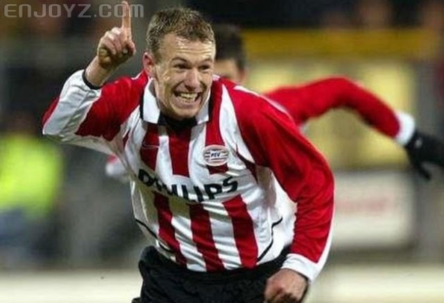 2002-03赛季罗本转会至埃因霍温.