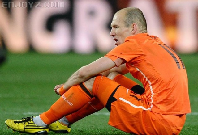 荷兰国家队 2010   在匆匆抚平了憾失大耳杯的遗憾后,罗本与橙衣军团