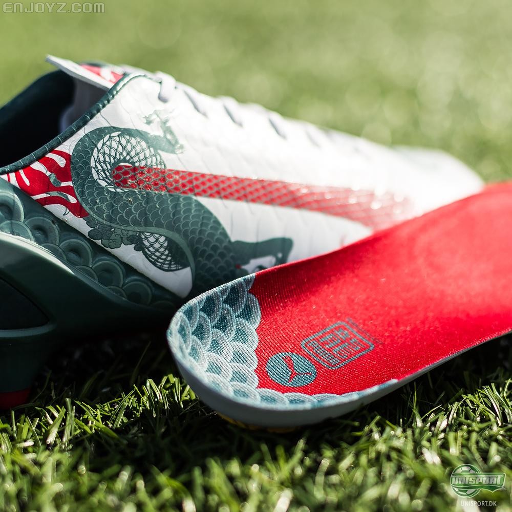 近观彪马evospeed 1.3"龙"配色足球鞋