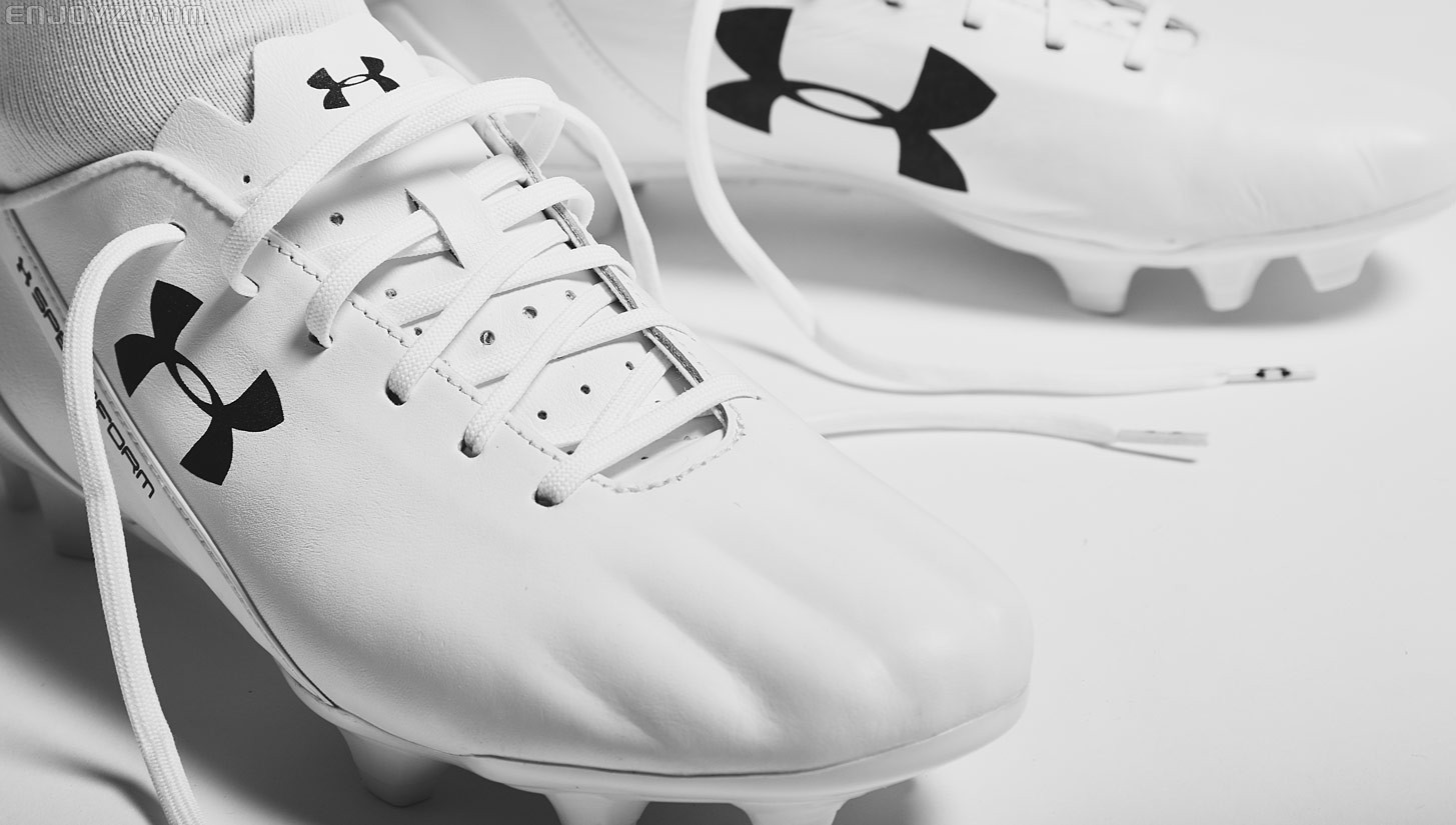 安德玛发布皮版speedform全黑和全白配色足球鞋