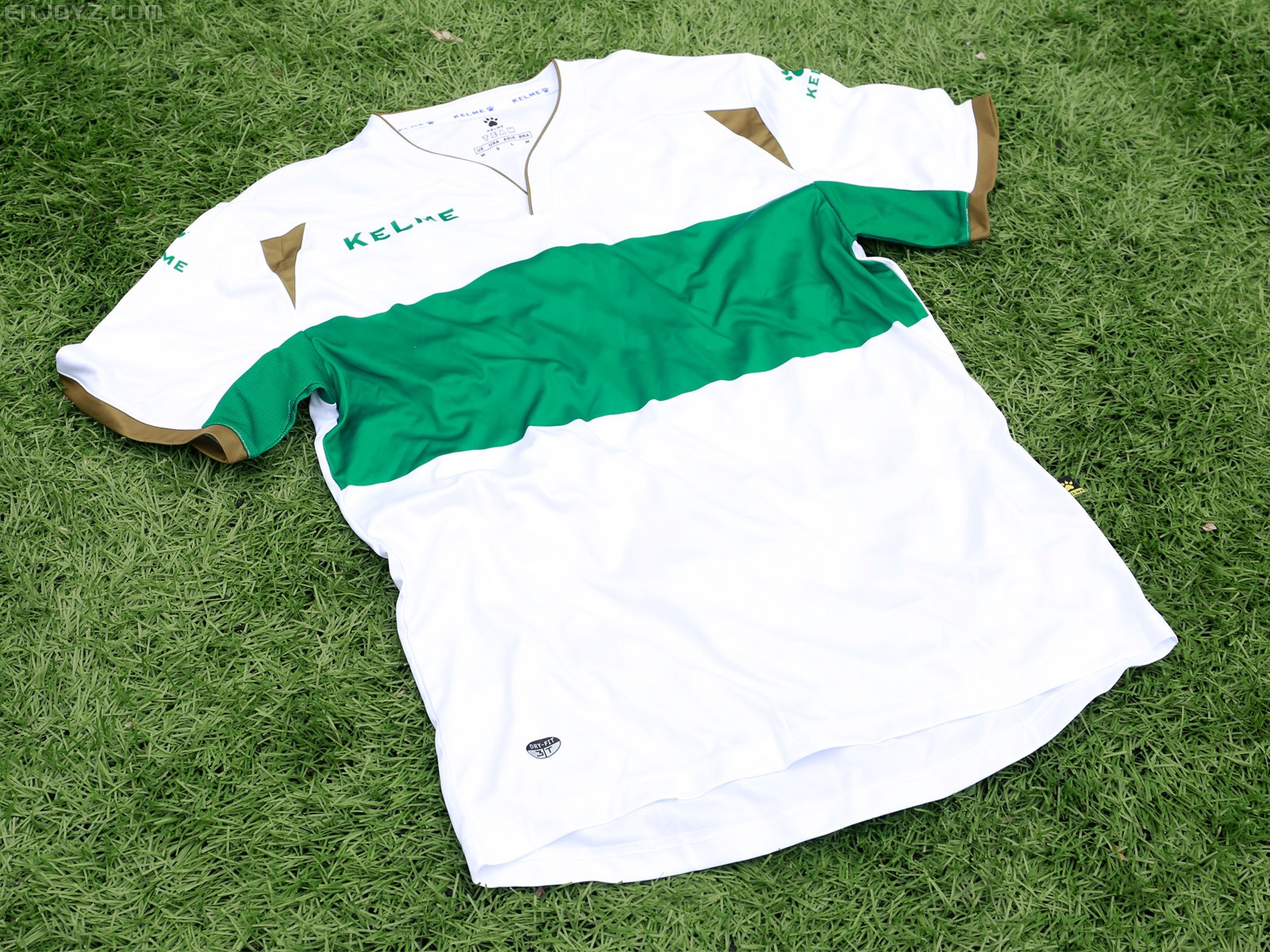 排汗性能有待提升 卡尔美14/15赛季主场球衣模版(埃尔切)