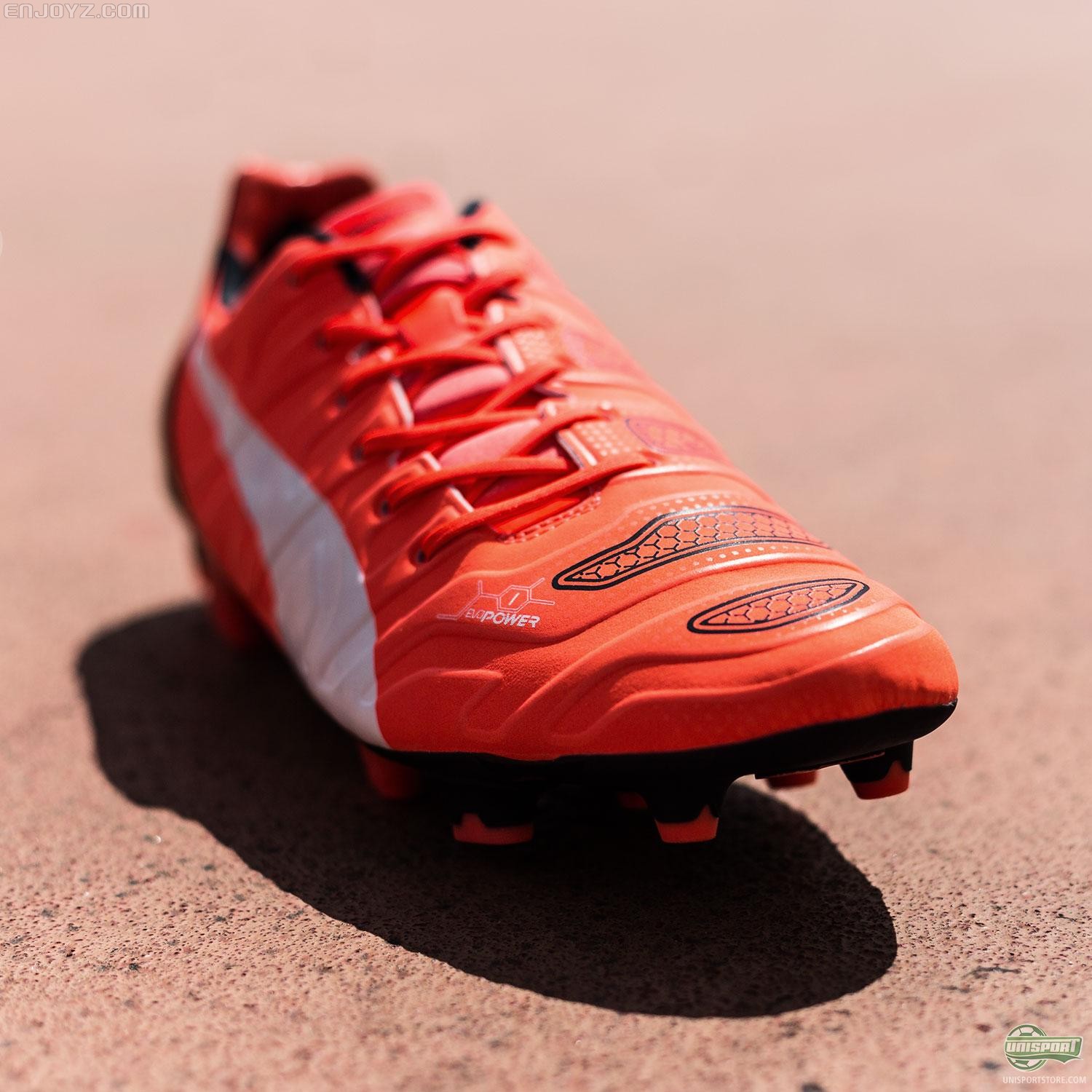 彪马发布橙白"熔岩"配色evopower足球鞋