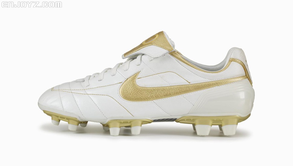 耐克发布小罗专属白金配色特别版传奇足球鞋 - 球鞋 - 足球鞋足球装备