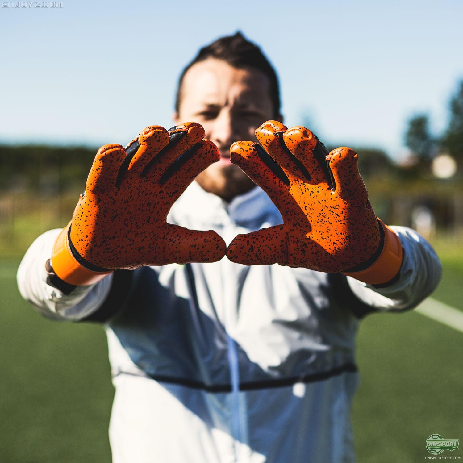 如何选择一副合适的门将手套?掌面乳胶篇