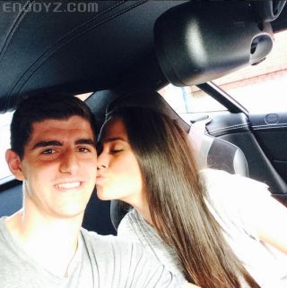 帕森斯(维尔马伦妻子)▼娜塔莎(阿扎尔妻子)▼拉克鲁瓦(德布劳内女友)