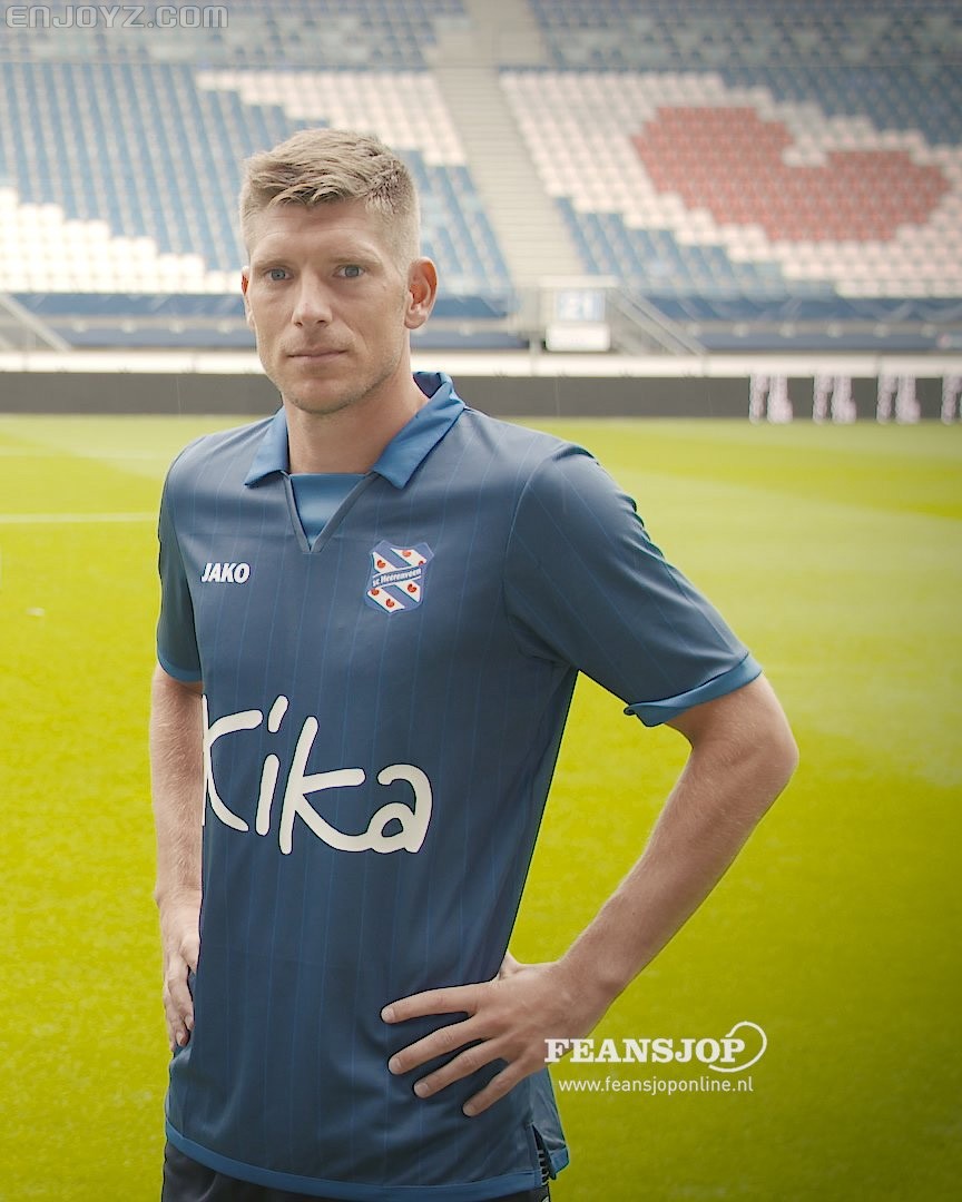 海伦芬新赛季主客场球衣发布