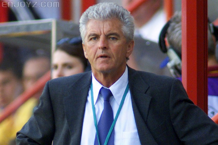 德国足球的黑暗时代主教练为政治背锅