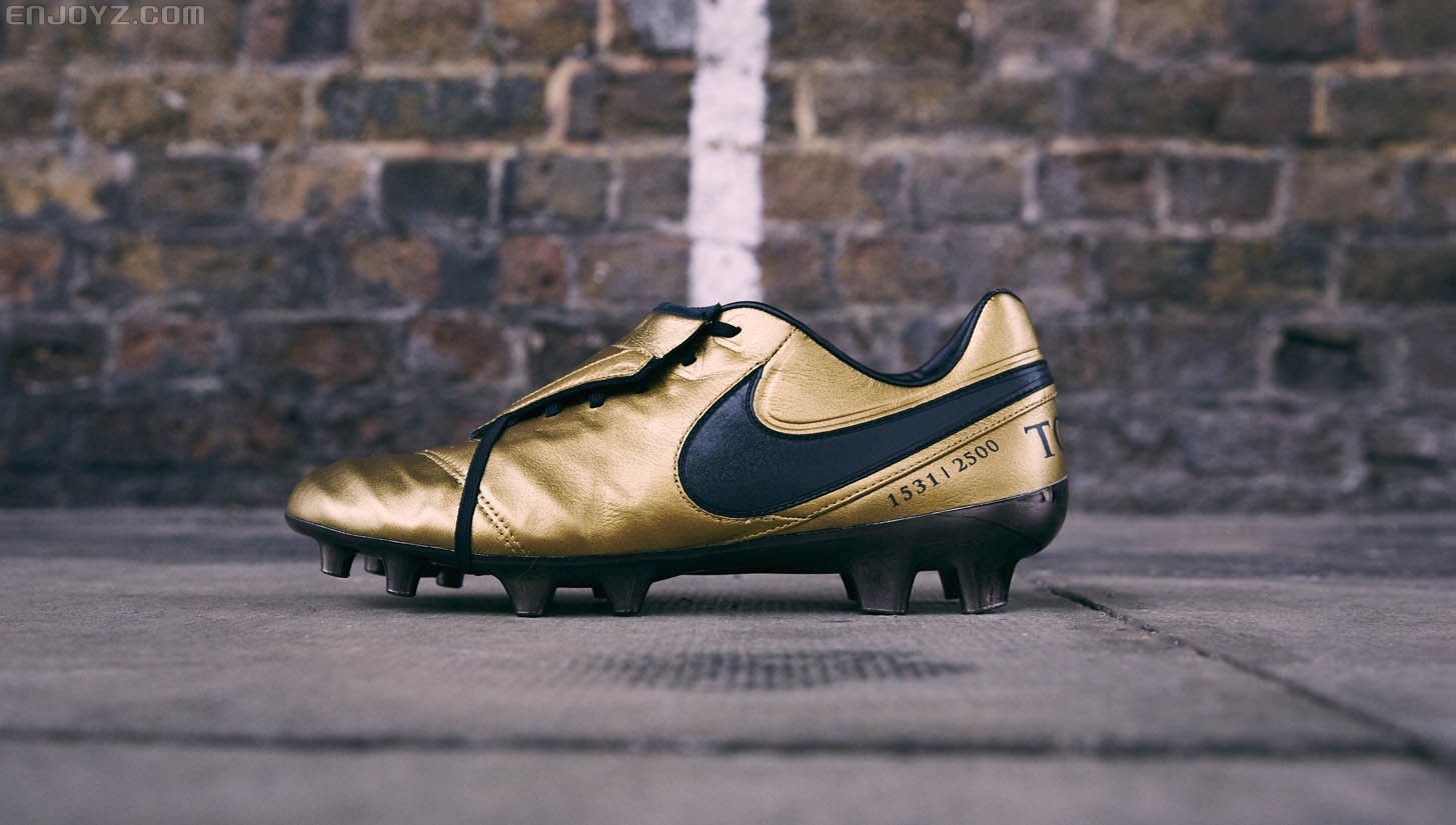 近观!托蒂专属tiempo totti x roma