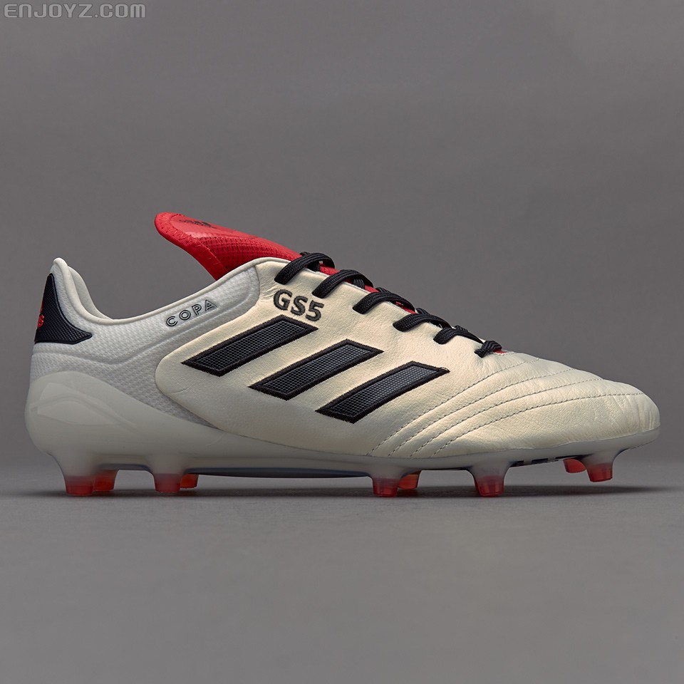1 是阿迪达斯经典足球鞋 copa 系列换代重生的旗舰款, 吊牌价为1499元