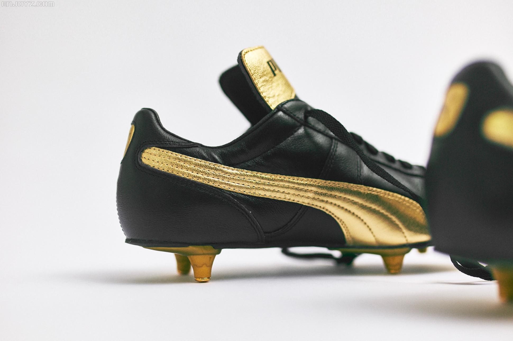 puma king torero在80年代有着显赫的地位,不管时间怎么流逝,在足球