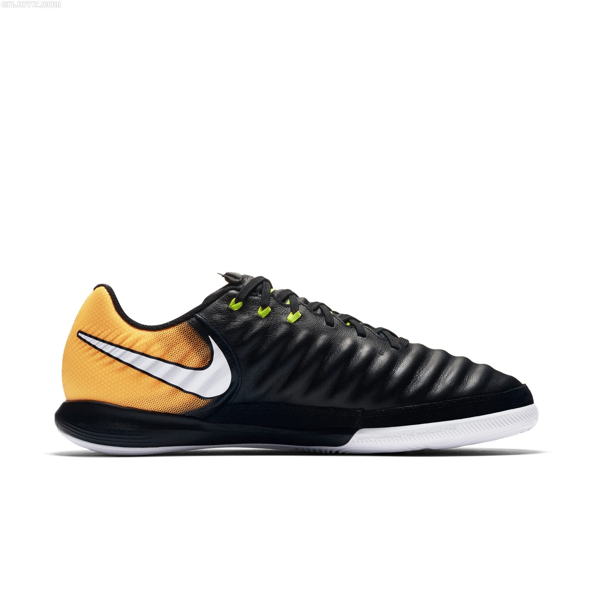 耐克发布全新传奇7代足球鞋