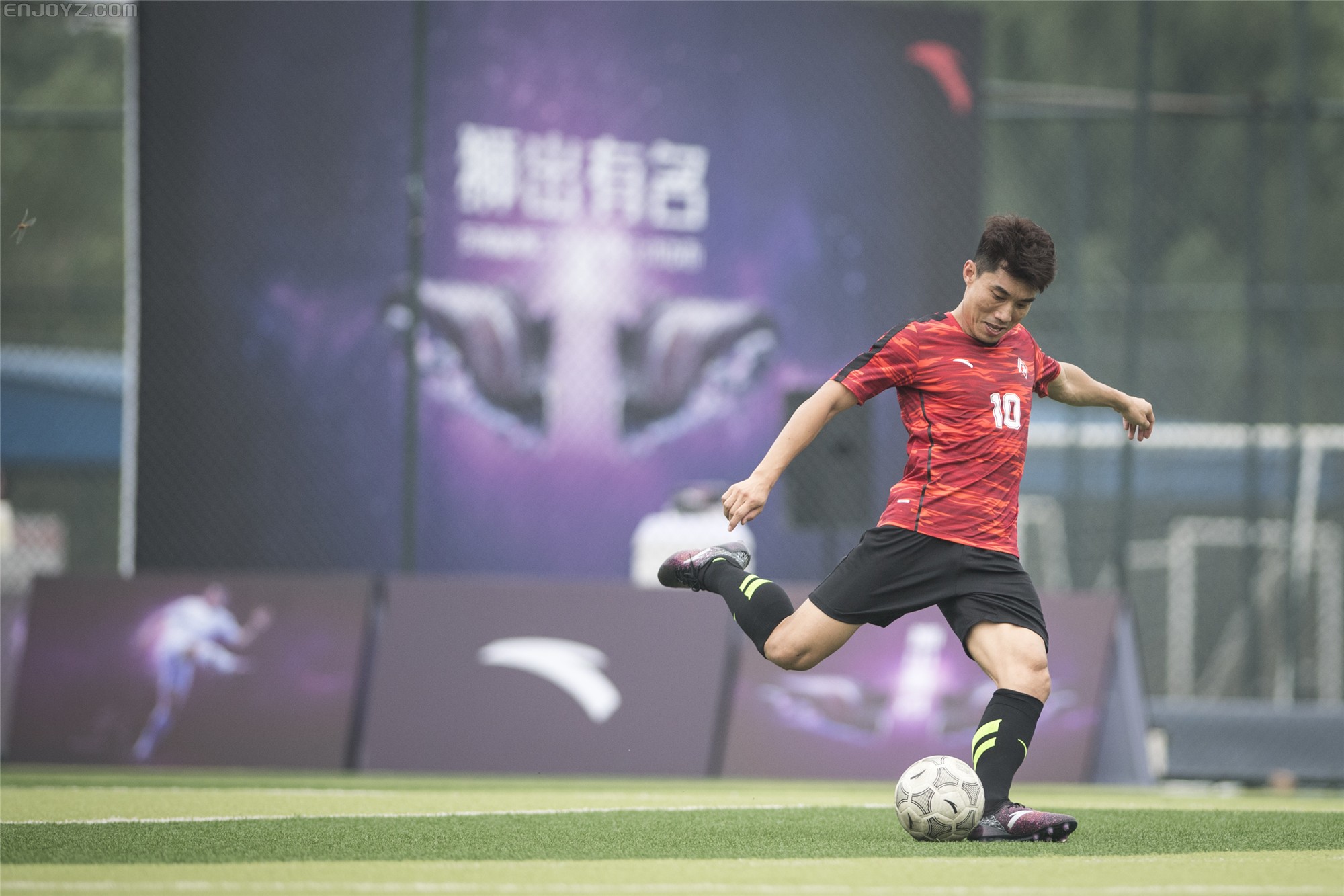 安踏携手郑智发布新战靴 足球战略布局成效显现