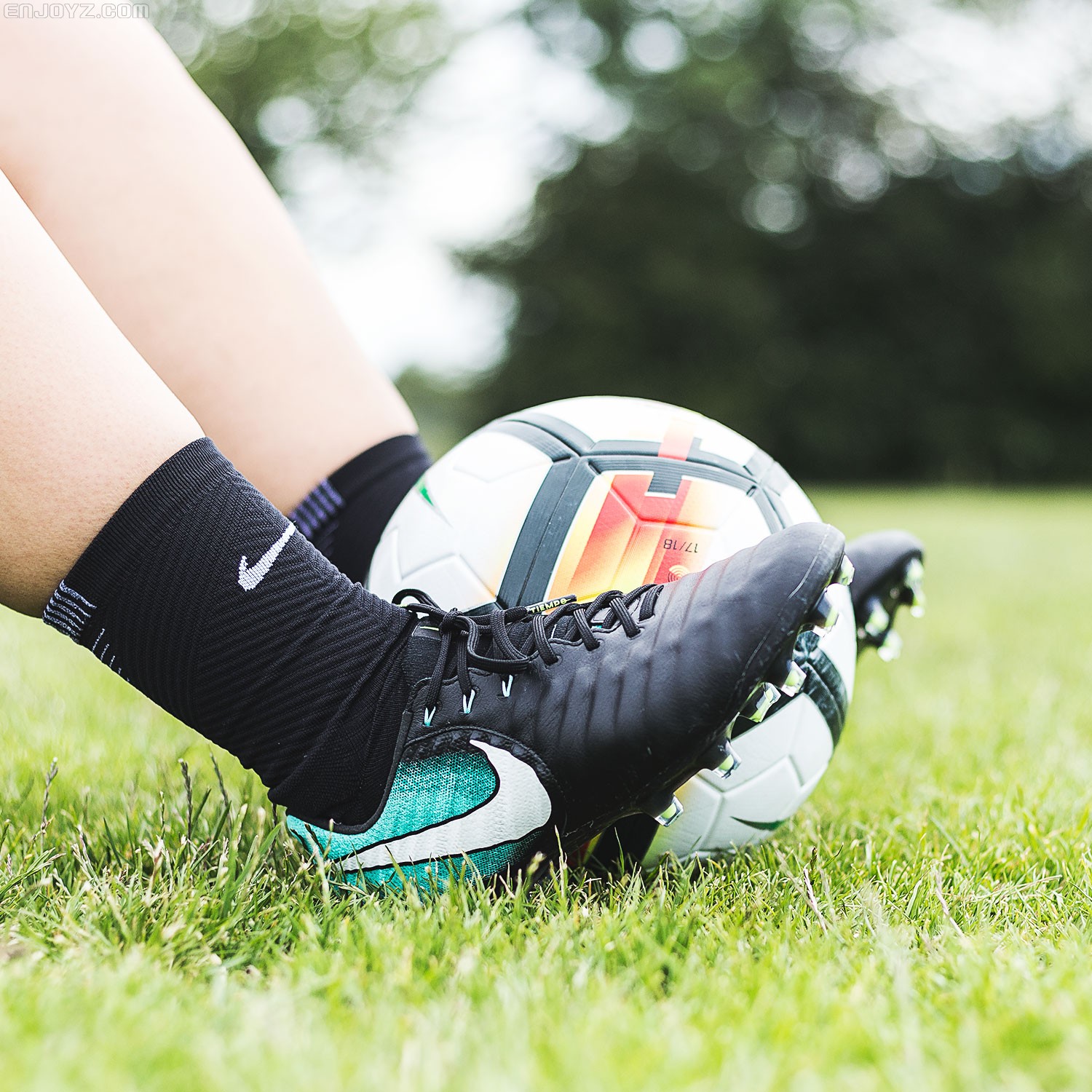 耐克推出女足配色足球鞋套装 - 球鞋 - 足球鞋足球装备门户_enjoyz