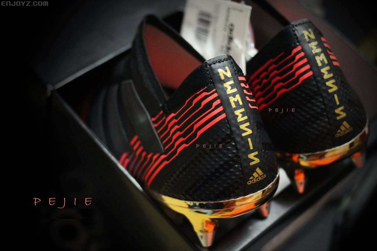 新配色战靴谍照曝光 - 球鞋 - 足球鞋足球装备门户_enjoyz足球装备网