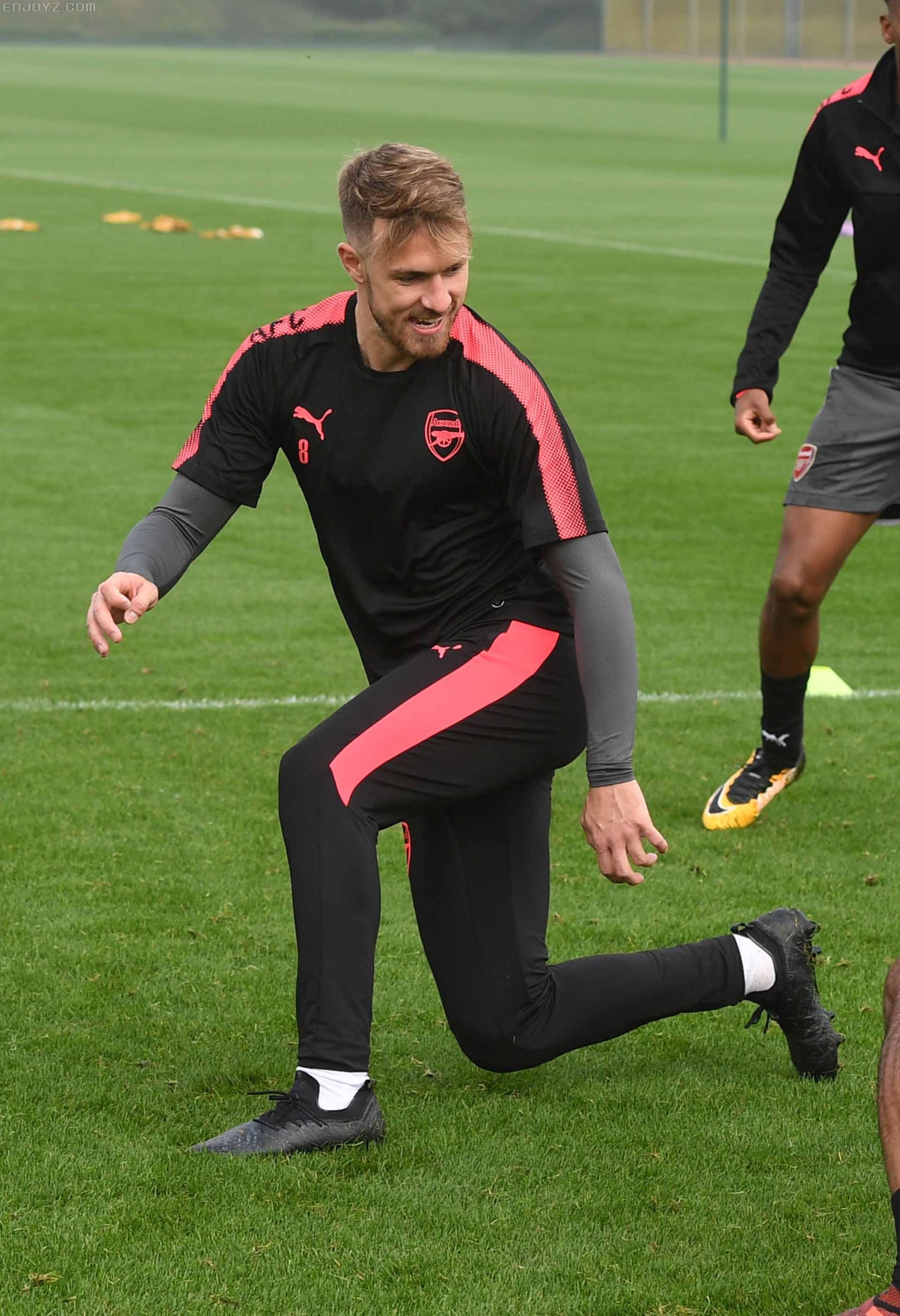 高清图!拉姆塞训练曝光袜套版new balance足球鞋