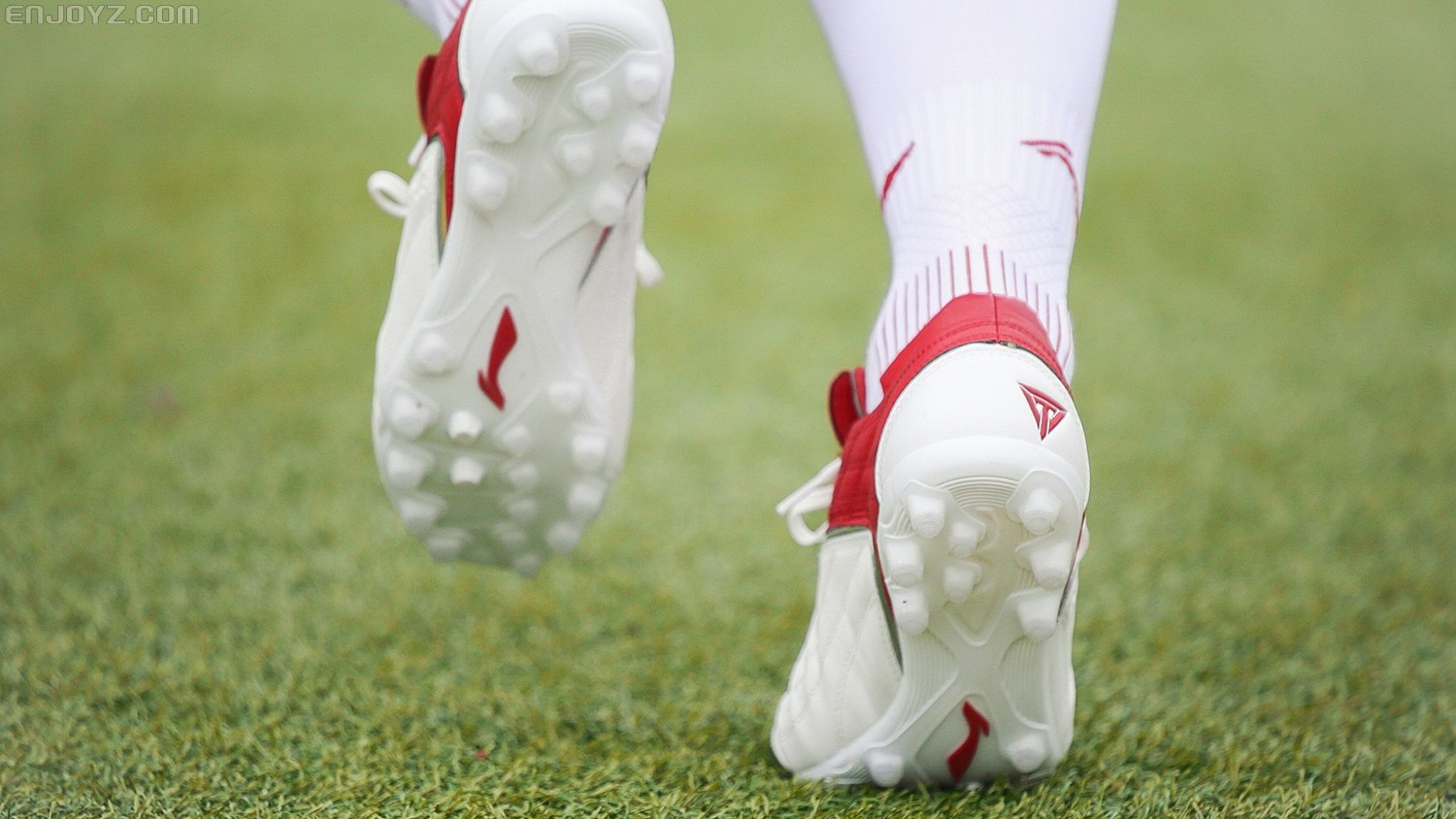 依旧给力李宁铁系列ag袋鼠皮足球鞋实战评测