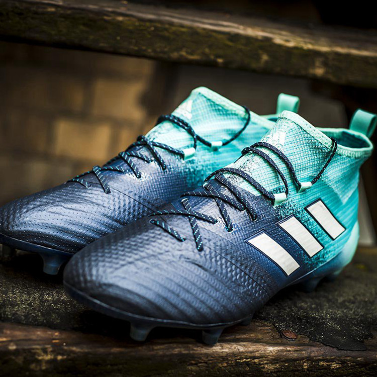 足球鞋系列中的王牌产品,拥有掌控特质的ace系列战靴可深受不少中场