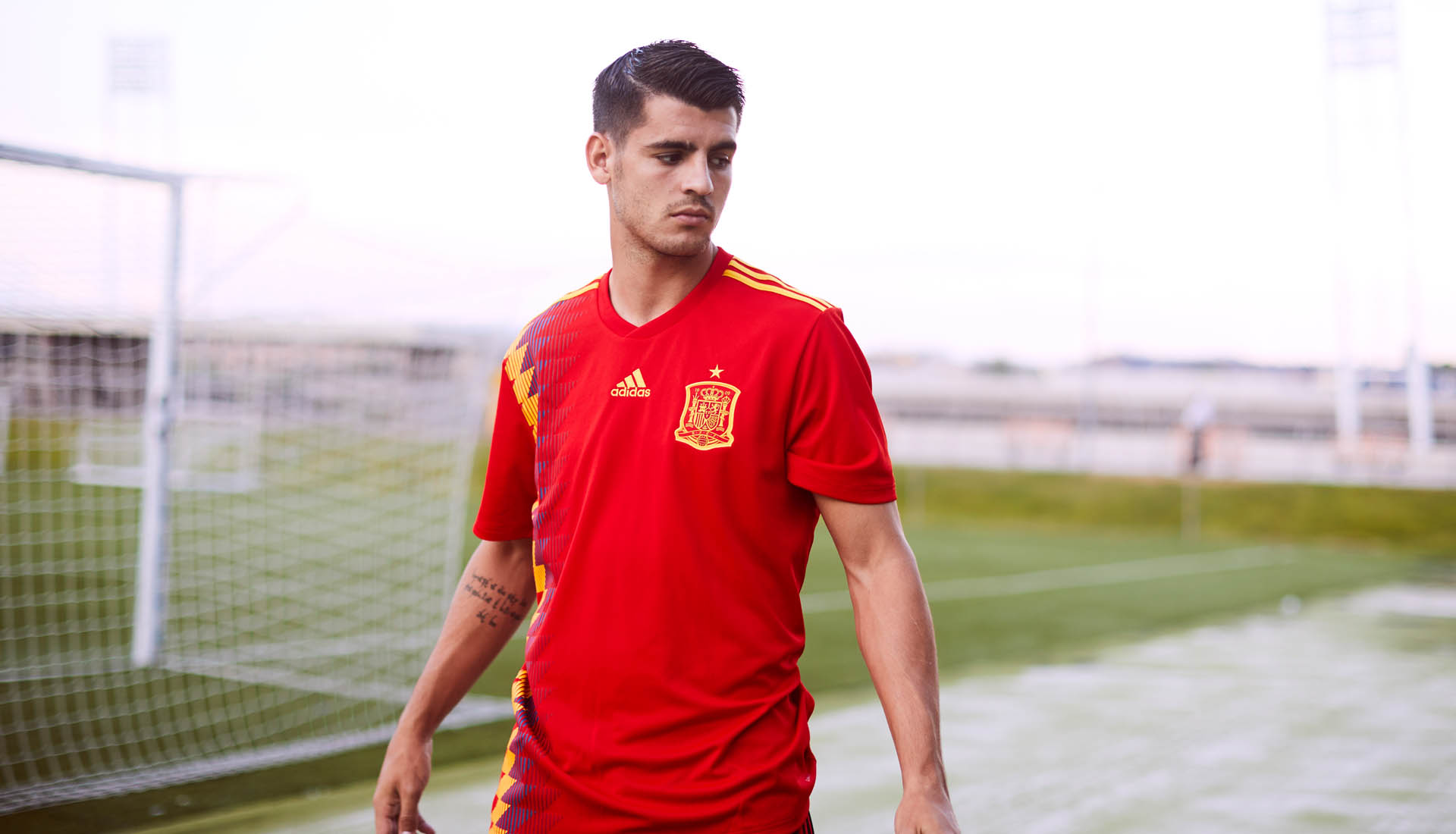 西班牙国家队发布2018世界杯主场球衣