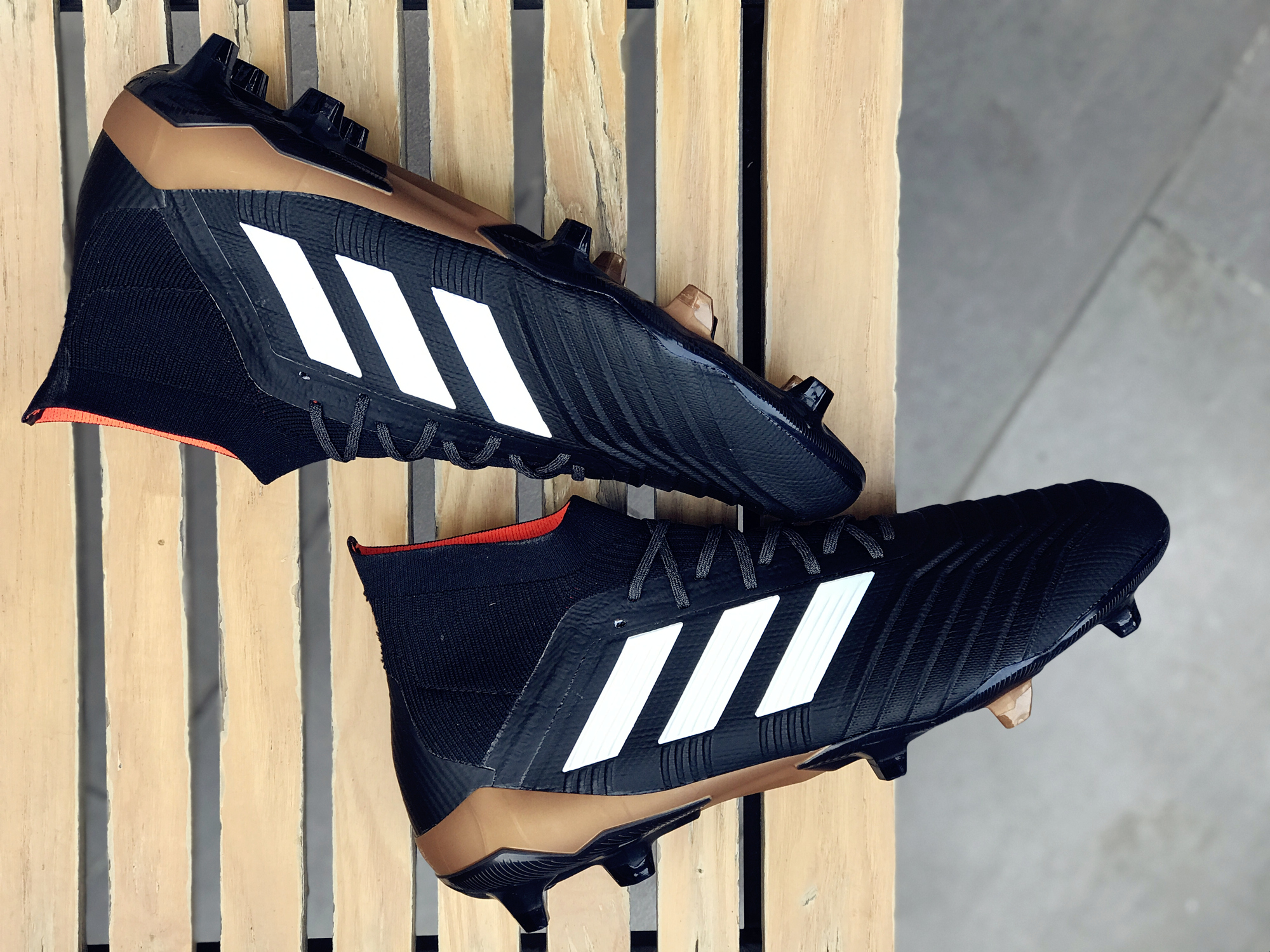 阿迪达斯全新predator 18.1足球鞋