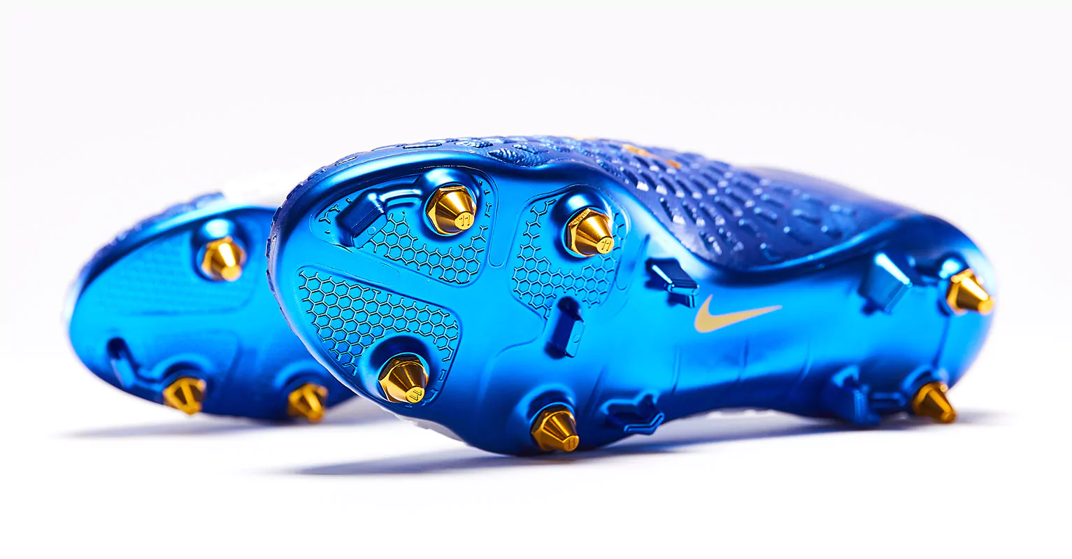 耐克发布凯恩英超百球特别版毒锋三代足球鞋
