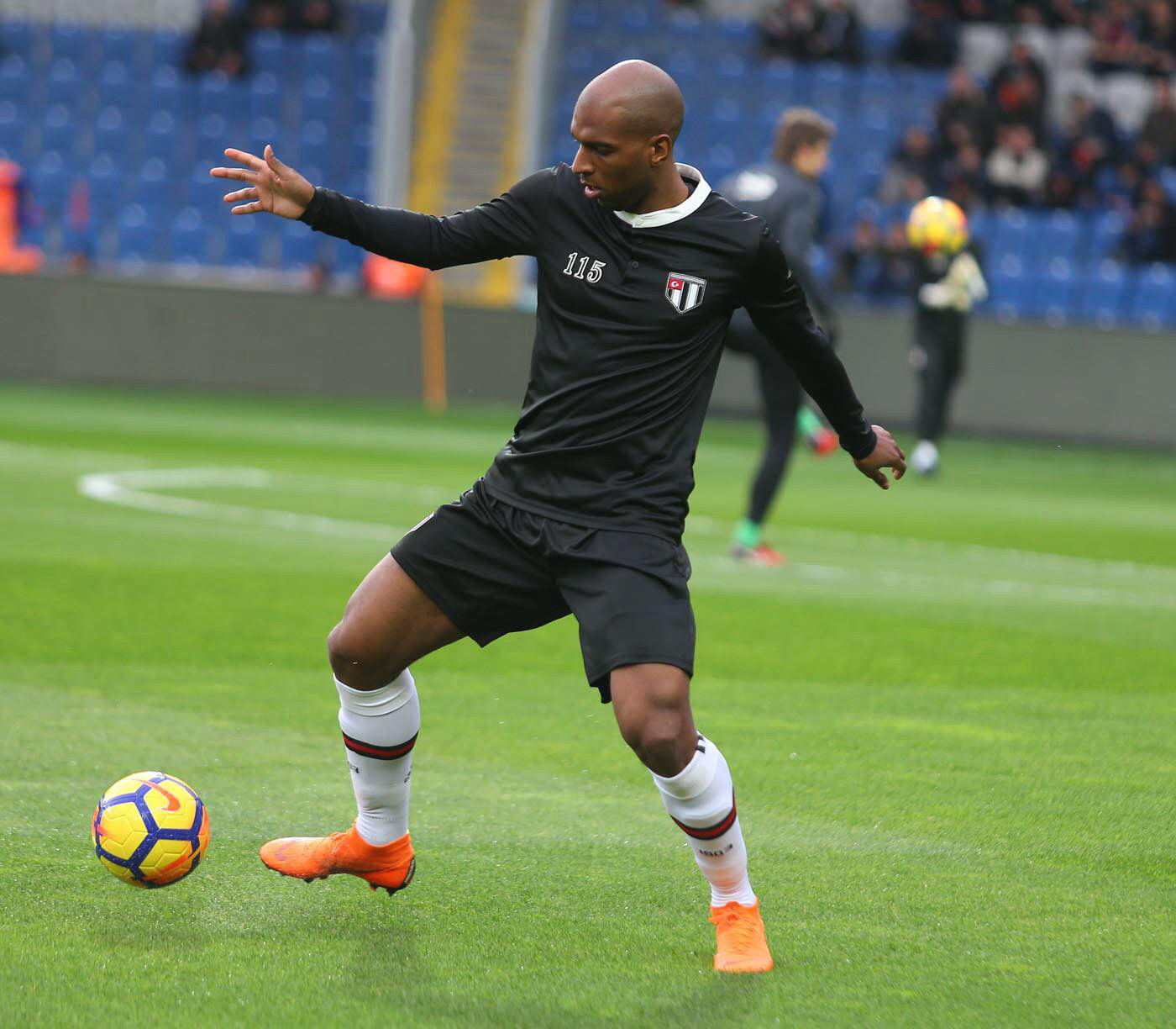 贝西克塔斯发布成立115周年纪念球衣