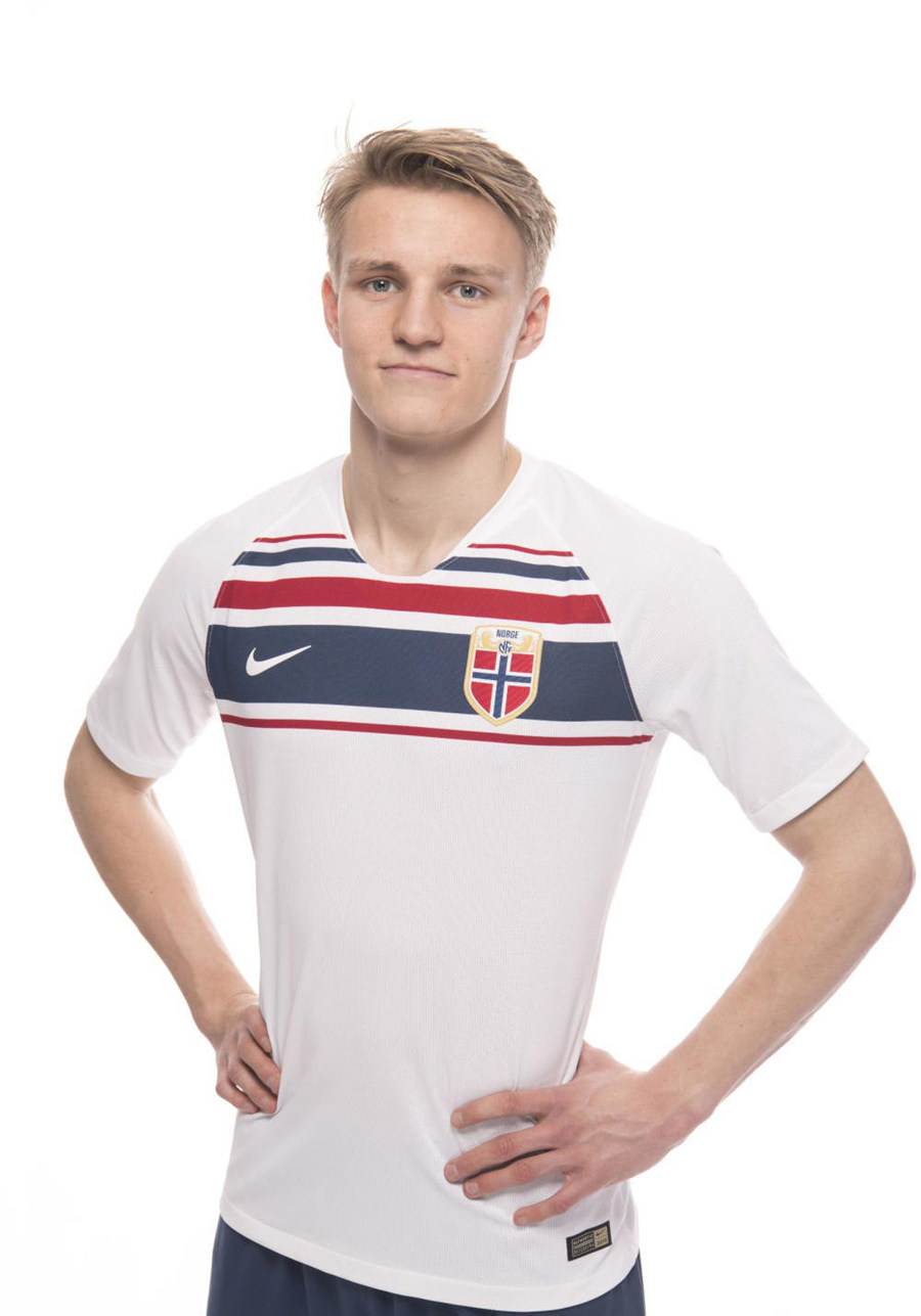 挪威国家队2018主客场球衣发布 