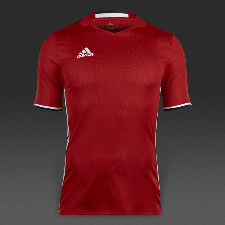 伊朗国家队身着新球衣亮相热身赛