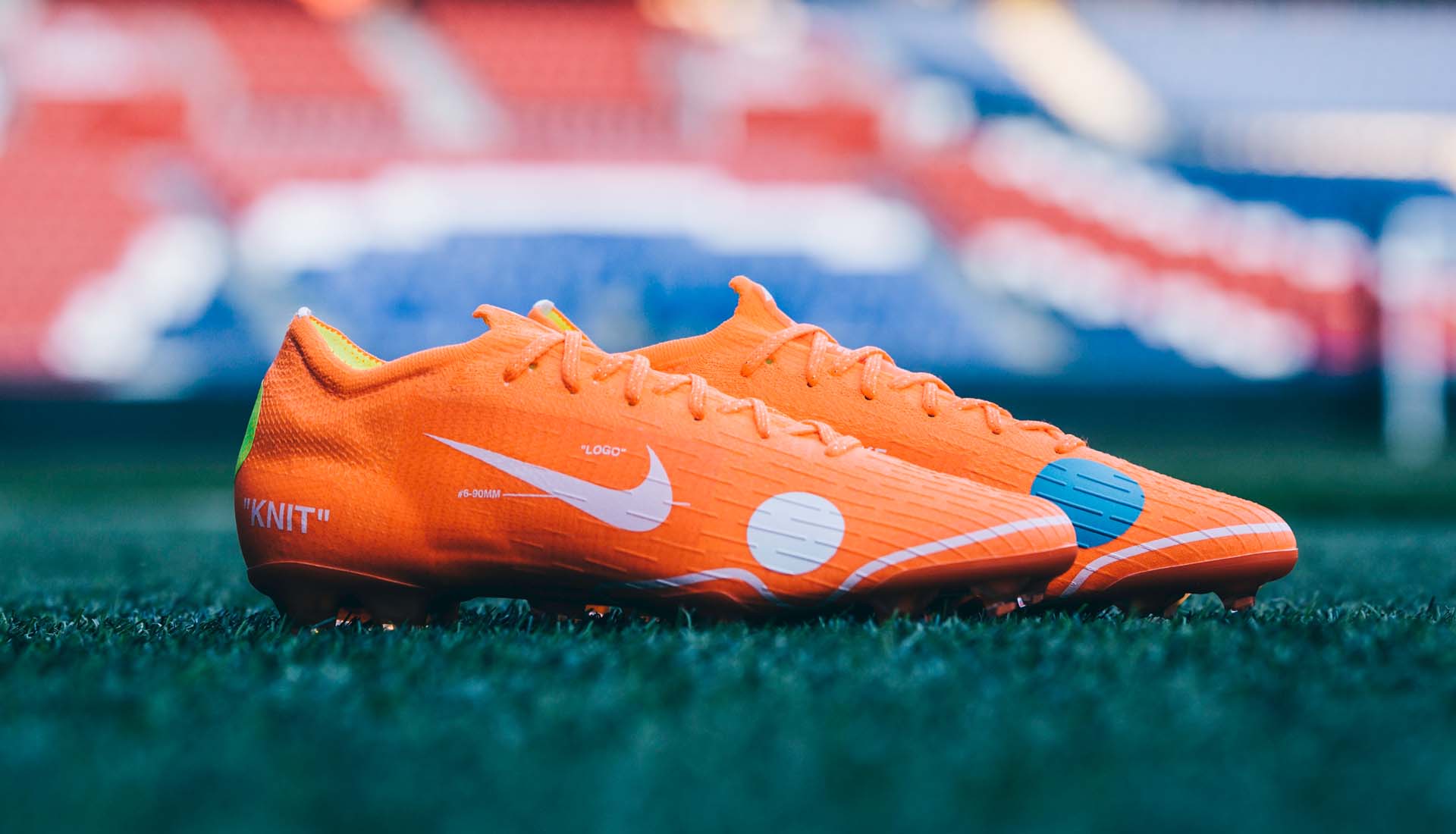 重磅联名近观nikevirgilablohmercurial360限量足球鞋