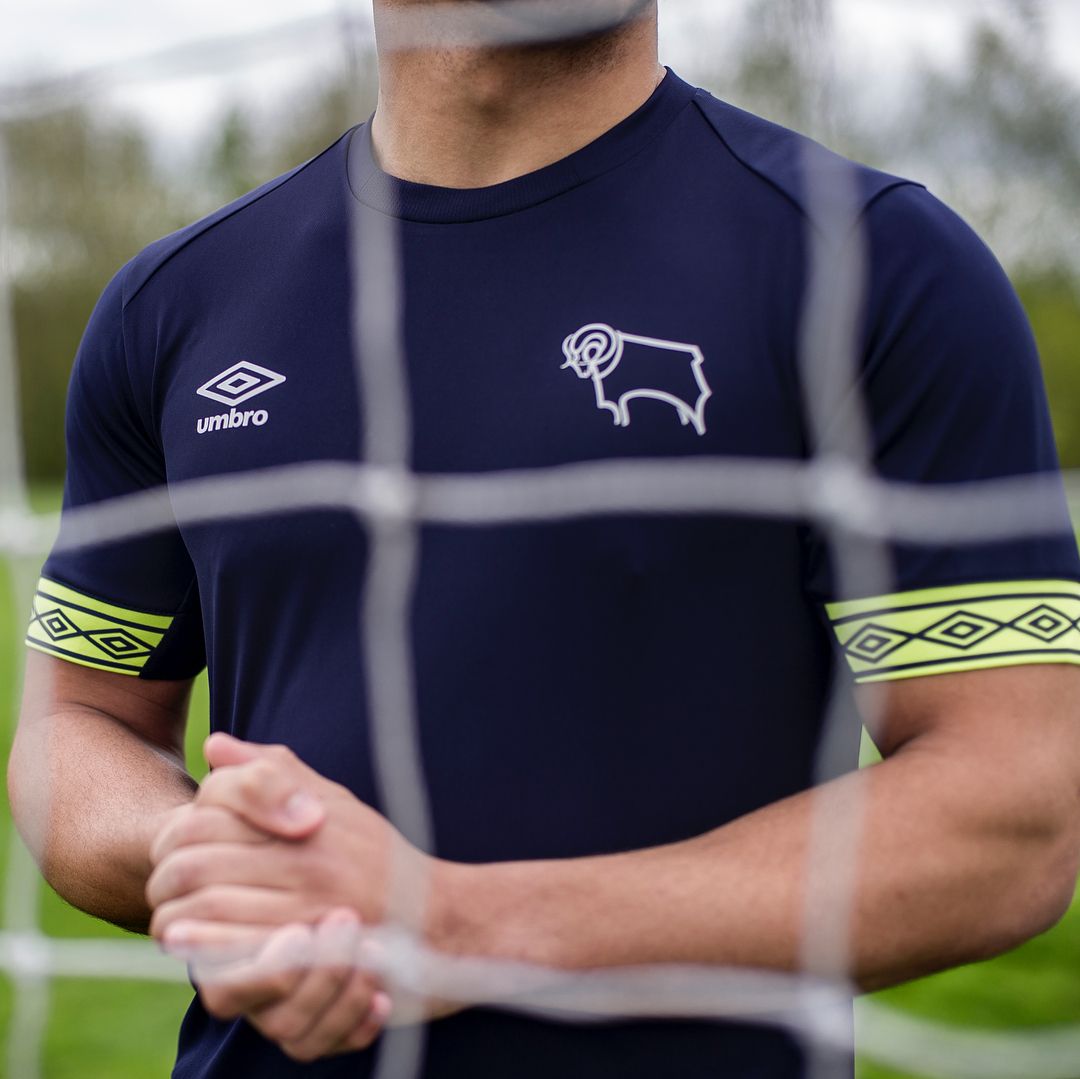 umbro发布德比郡新赛季客场球衣